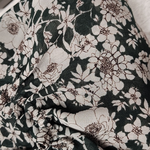 Cabi # 3765 Olive Floral Bianca Peasant Blouse Lined Ruffle Puff Sleeve Size XS - Picture 9 of 11